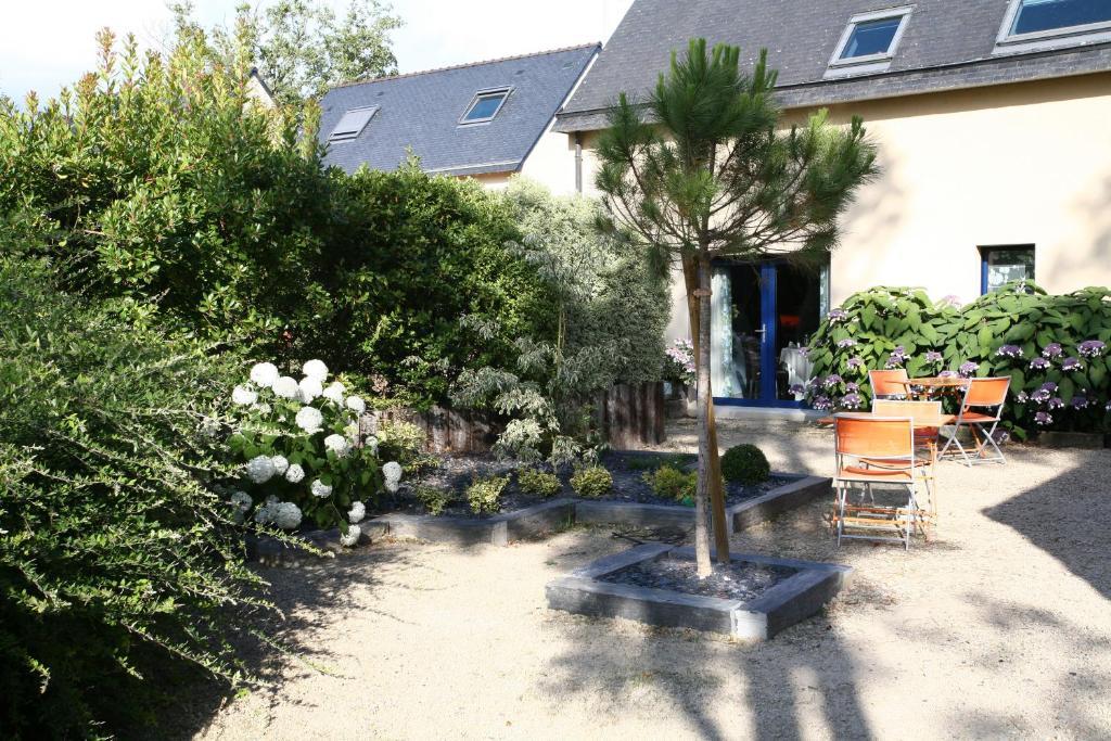 Hotel - Restaurant L'Hortensia Noyalo Kültér fotó