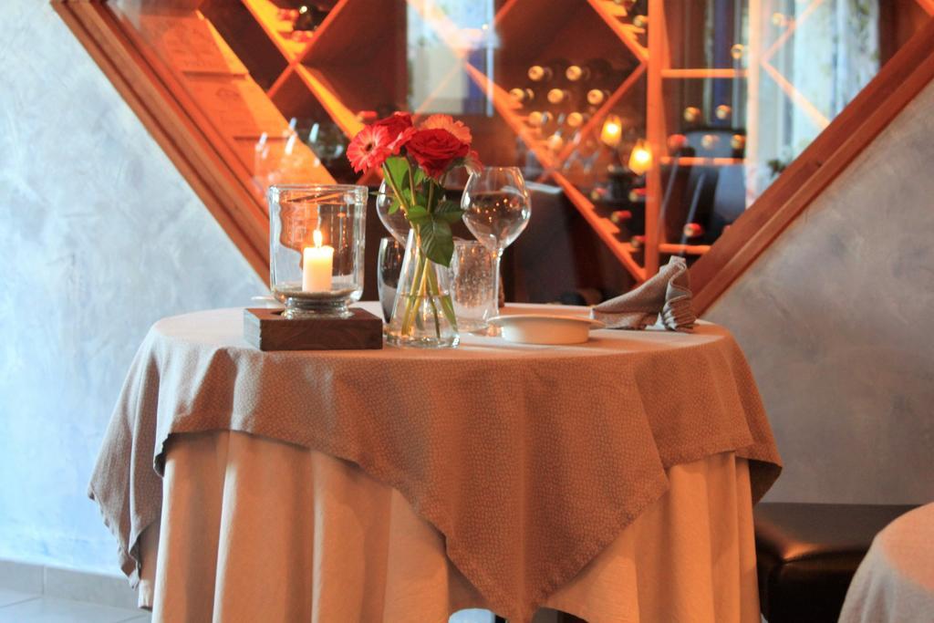 Hotel - Restaurant L'Hortensia Noyalo Kültér fotó